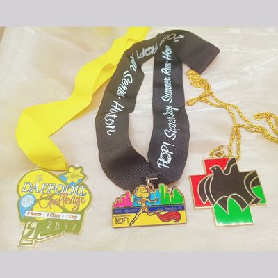 खरीदें थोक डाई कास्टिंग स्वर्ण लेपित स्वनिर्धारित डिजाइन रस्सी के साथ जस्ता मिश्र धातु पदक online manufacture