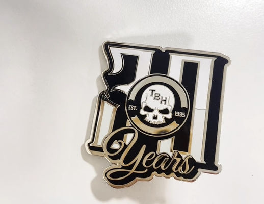 खरीदें व्यापार उपहारों के लिए कस्टम हार्ड इनेमल लैपल पिन online manufacture