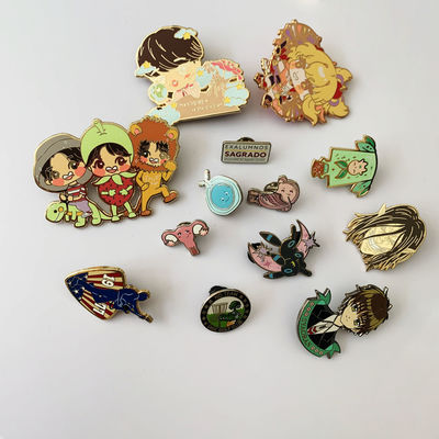 अच्छी कीमत पशु थीम और अद्वितीय डिजाइन के साथ कस्टम हार्ड तामचीनी लैपल पिन ऑनलाइन