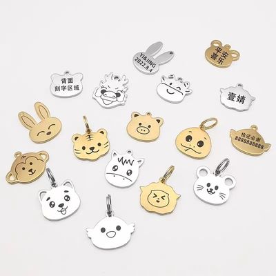 अच्छी कीमत प्रचार के लिए स्वर्ण/चांदी के साथ कस्टम हार्ड तामचीनी चाबी की श्रृंखला और सैंडब्लास्ट बैकसाइड ऑनलाइन