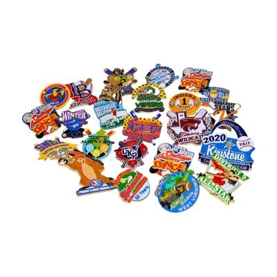 कस्टम थोक धातु प्यारा कार्टून एनीमे लैपल पिन बैज कस्टम लोगो डिजाइन के साथ नरम हार्ड तामचीनी पिन