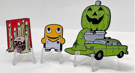 अच्छी कीमत 1.5 इंच सॉफ्ट एनेमल लैपल पिन, ब्रांडिंग और पहचान के लिए कस्टम जिंक अलॉय बैज ऑनलाइन