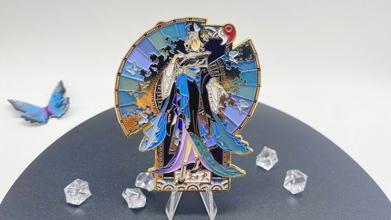 अच्छी कीमत व्यक्तिगत बैज के लिए 2 मिमी-3 मिमी मोटाई और सॉफ्ट इनेमल फिनिश के साथ कस्टम जिंक अलॉय लैपल पिन ऑनलाइन