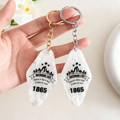 प्रमोशनल कस्टम एक्रेलिक होटल रूम नंबर प्लेट कीचेन क्रिएटिव डायमंड नेमप्लेट बुनी तकनीक स्क्वायर पैटर्न के साथ