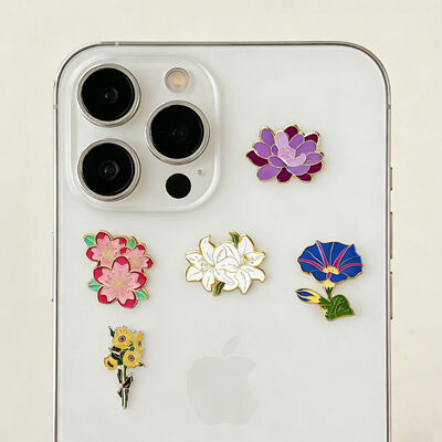 अच्छी कीमत कस्टम 3 डी डिजाइन गुलाबी रंग उच्च गुणवत्ता वाली सामग्री फोन सजावट के लिए तामचीनी पिन बैज ऑनलाइन