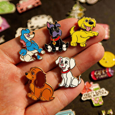 महिलाओं के लिए कस्टम मेटल फोन स्टिकर – ब्रोच स्टाइल 3M एडहेसिव के साथ – यूएई, सऊदी, कुवैत, ओमान, बहरीन