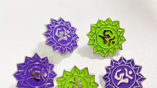 कस्टम इनेमल पिन ब्रांडिंग समाधान